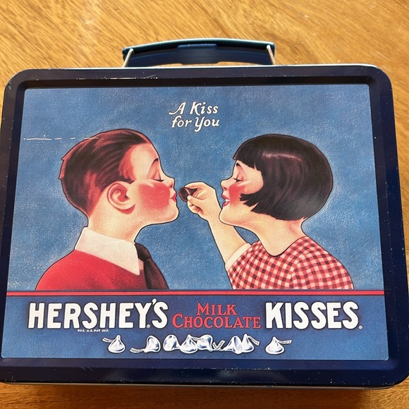 Hersey Kisses Lunch Box - Picture 3 of 5